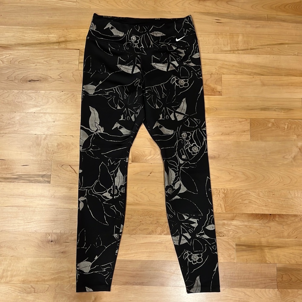 Nike Leggings - Black & Silver Print Large 27” inseam - Lightweight Silky